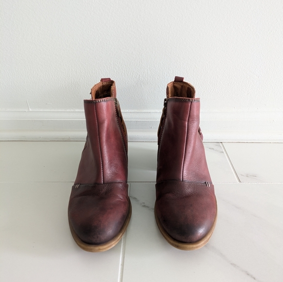 Boots - Picture 3 of 7